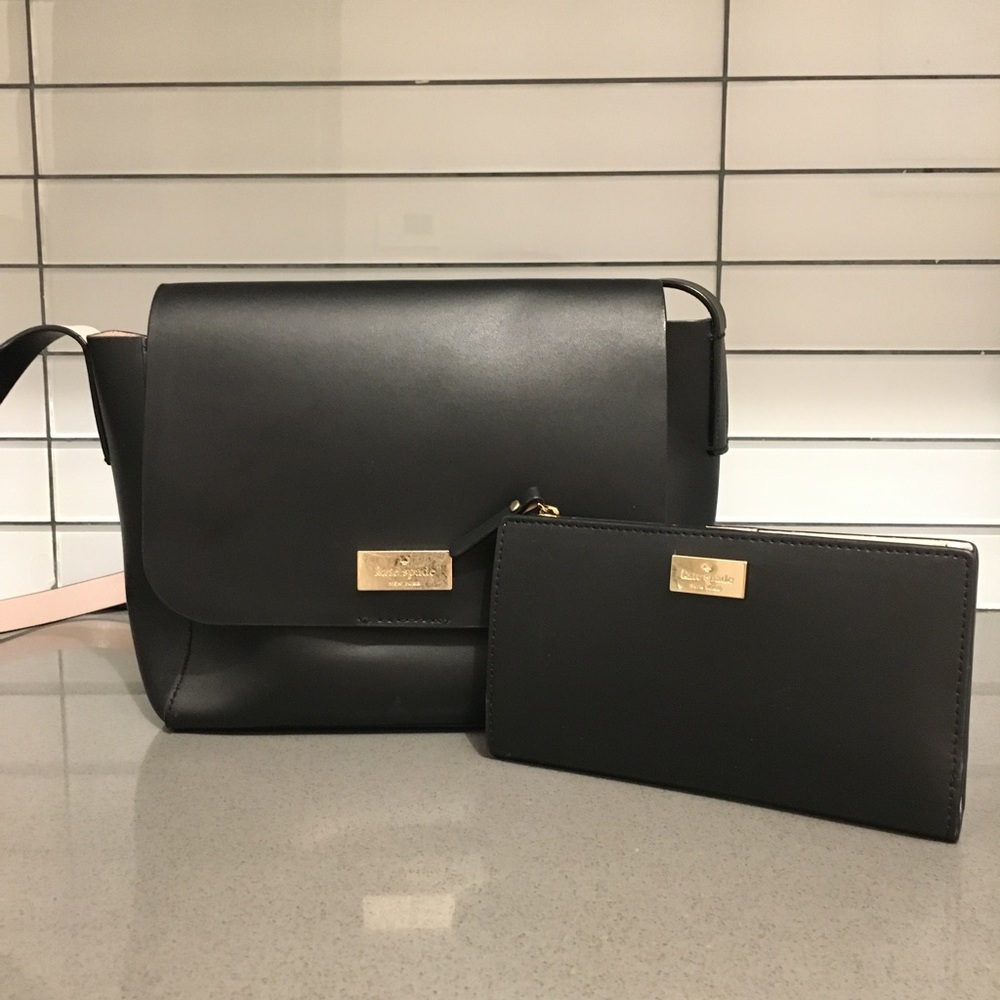 Magnificent pocket book with matching purse!